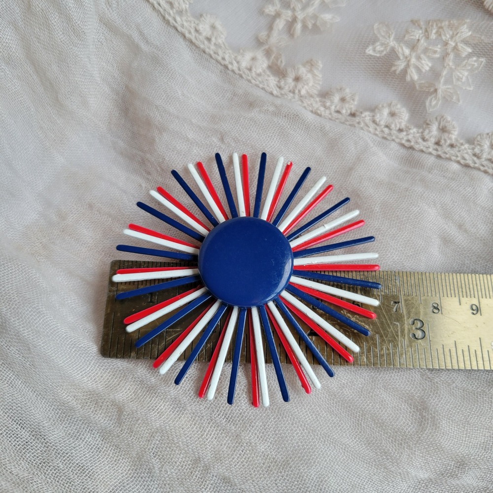 Vintage 1970s Pinwheel Starburst Brooch Red White Blue Enameled Metal Pin - Picture 4 of 8